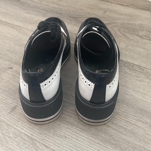 PRADA
Bicolor Leather platform Oxfords / brogues - Picture 4 of 5